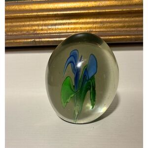 Vintage Dynasty Gallery Heirloom Collectibles Glass Paperweight